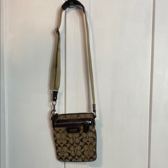 Coach - Brown Tan classic Cs Crossbody Bag - purple interior - Picture 1 of 5